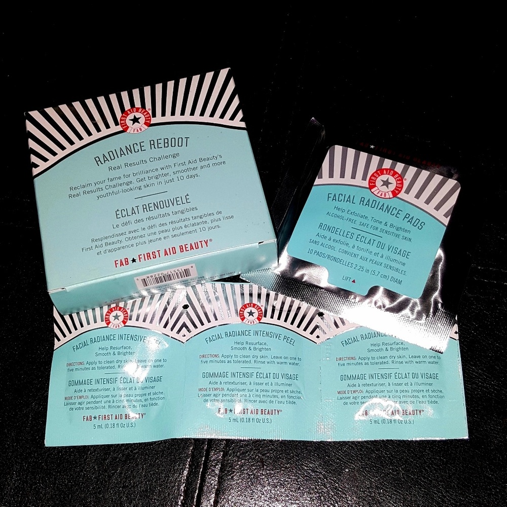 First Aid Beauty Radiance Reboot 10 Day Peel Kit